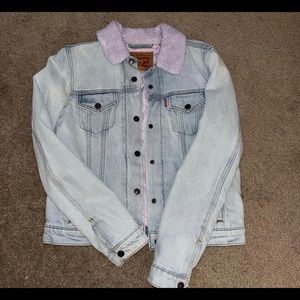 Levi’s denim jacket with lilac purple interior and fuzzy collar size medium